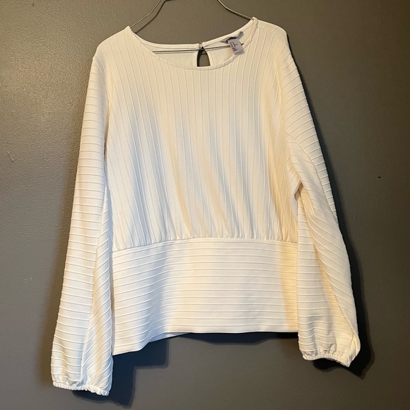 H&M Tops - 1. NWOT H&M Sz XL (fits L) Banded White Heavy Knit Blouse!